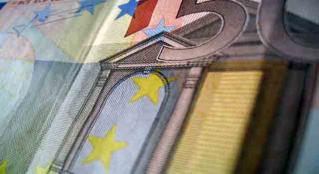 Pound-to-Euro Rate Rises as BoE Rate Hike Bets Build